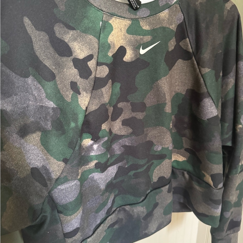 Nike Green & Black Camo Crewneck Sweatshirt Medium - Picture 4 of 6